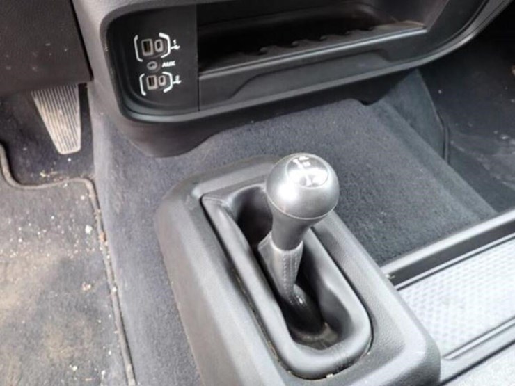 2019-dodge-ram-3500-image-21