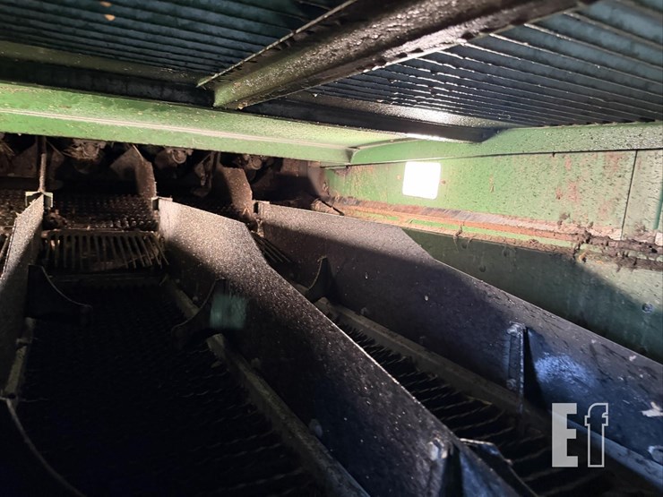 2011-john-deere-9770-sts-image-37