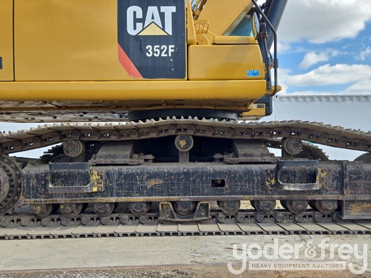 2018-caterpillar-352-image-17