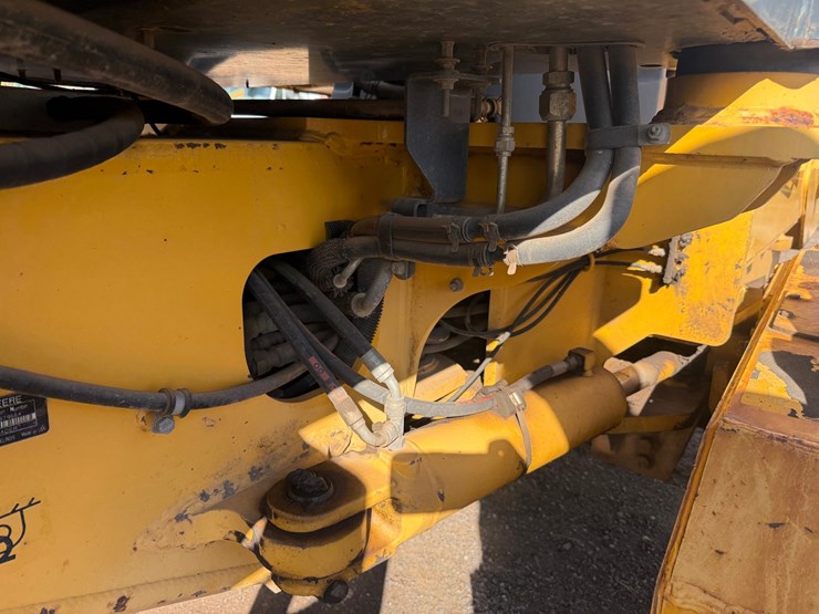 deere-672d-image-59