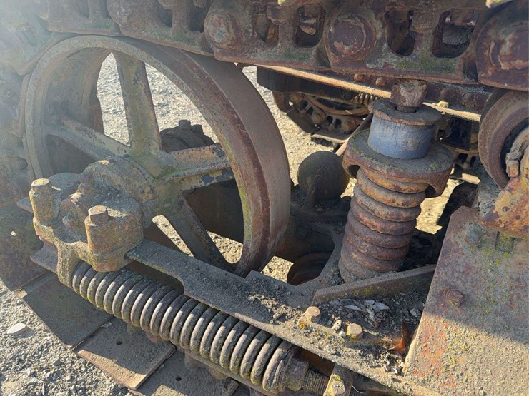 caterpillar-60-image-12