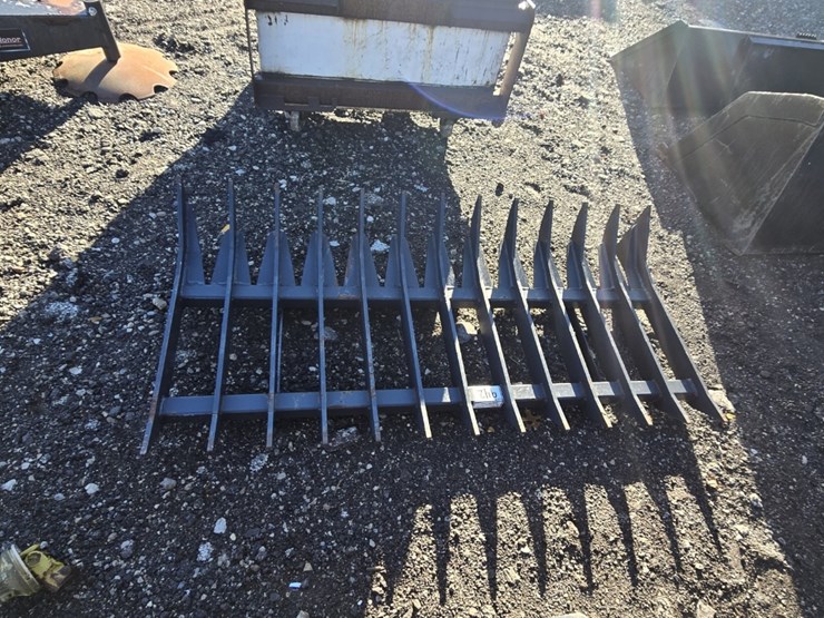 wolverine-72"-root-rake-image-1