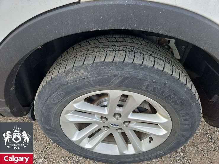 2015-ford-explorer-image-10