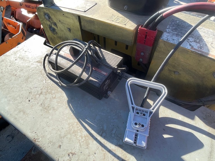 #1802-•-yale-electric-pallet-jack-image-3