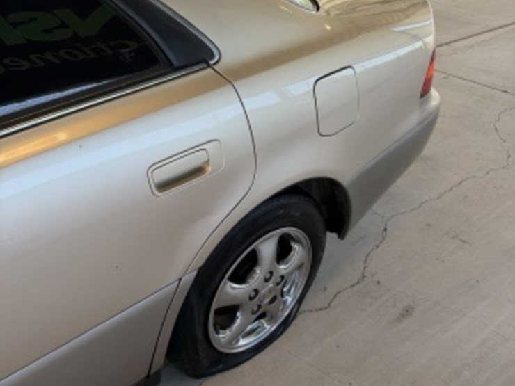 1997-lexus-es300-sdn-image-6