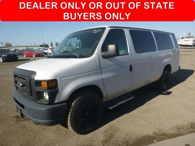 2012-ford-econoline-350-image-1