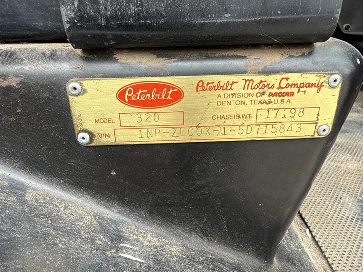 2005-peterbilt-320-image-68