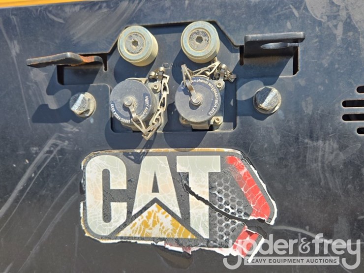 2021-caterpillar-d4-lgp-image-31
