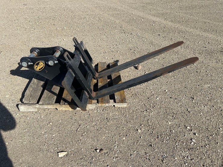 2019-geith-excavator-pallet-forks-image-4