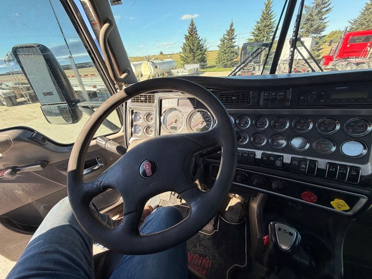 #1728-•-2012-kenworth-day-cab-truck-tractor-image-58
