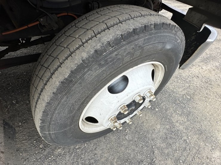 2005-ford-f650-image-16