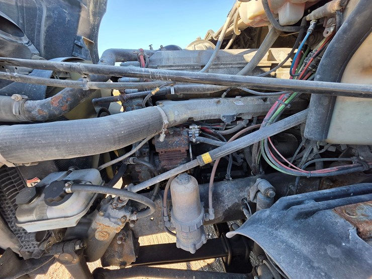 2016-freightliner-columbia-120-image-29
