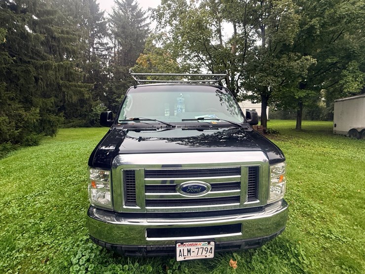 2013-ford-cargo-image-3