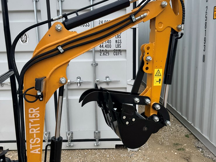 2026-unused-rt15r-z-mini-excavator-...-broken-throttle-see-photos,-can-be-adjusted-manually-image-2