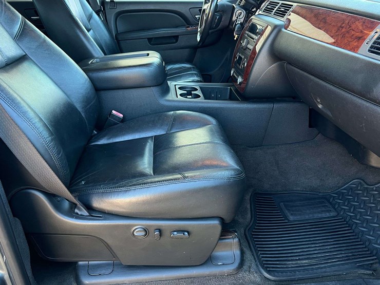 2011-chevrolet-silverado-2500hd-ltz-image-29