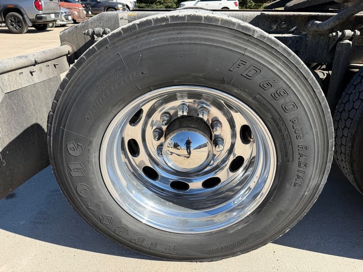 2020-peterbilt-389-image-76