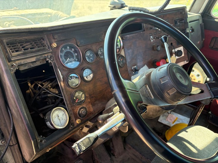 1993-peterbilt-379-image-29