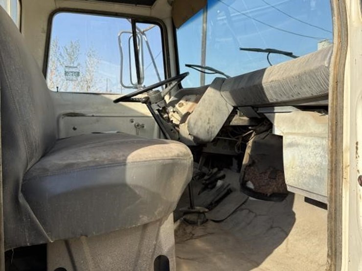 ford-f700-image-14