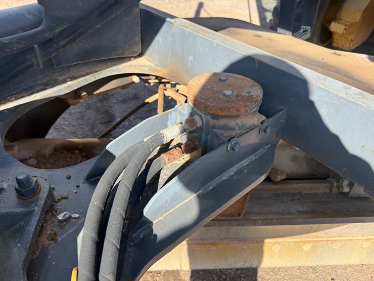 deere-672d-image-48