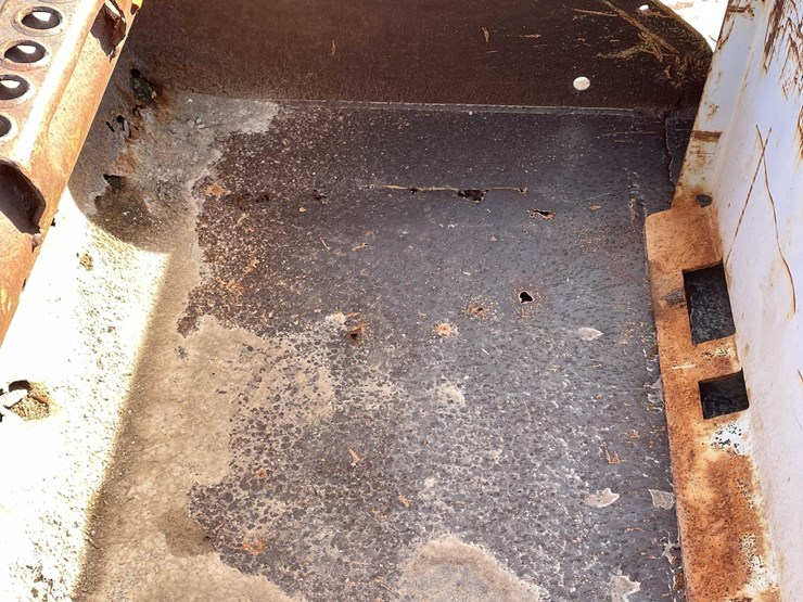 #1815-•-skid-steer-straight-edge-bucket-image-5