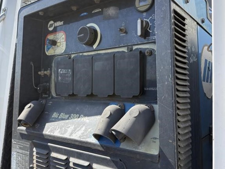 2016-freightliner-mechanics-truck-image-29