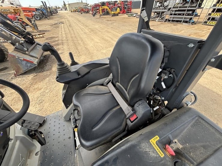 2023-monarch-mkv-tractor-image-29
