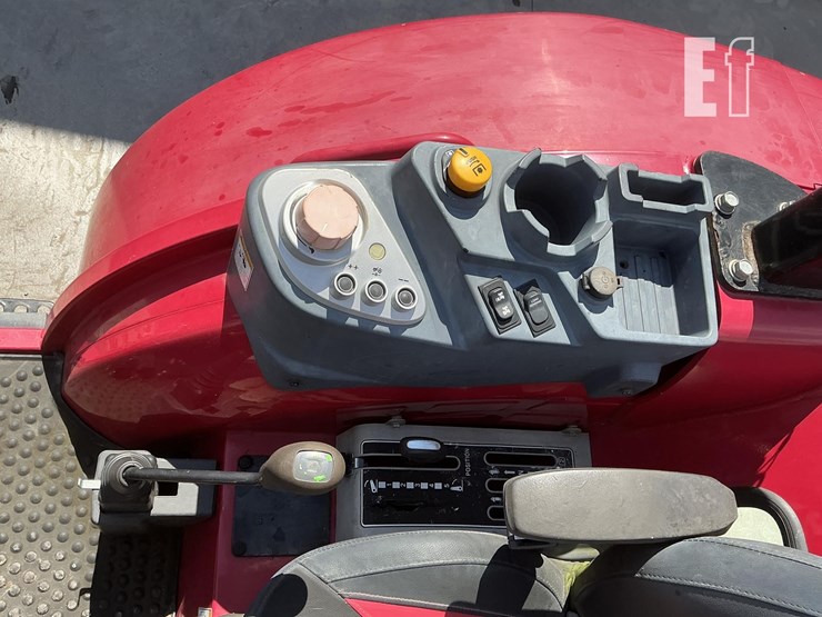 2023-mahindra-2660-hst-image-13