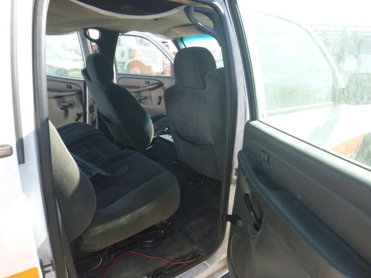 2003-chevrolet-2500hd-image-9