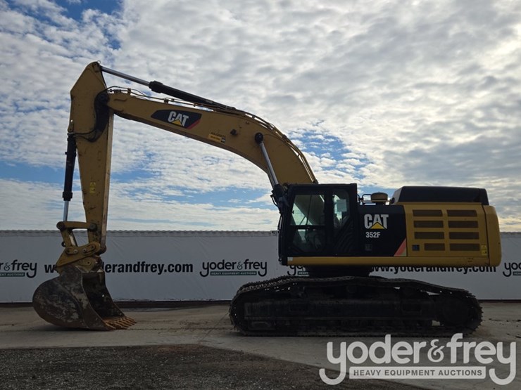 2019-caterpillar-352-image-2