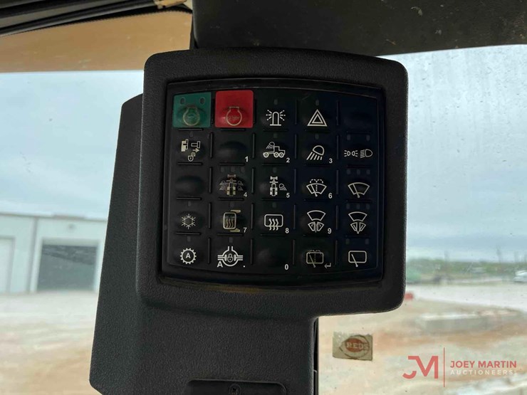 2010-deere-670g-image-17