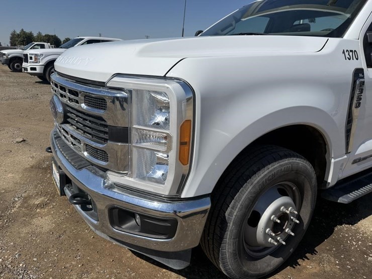 2024-ford-f350-xl-image-12