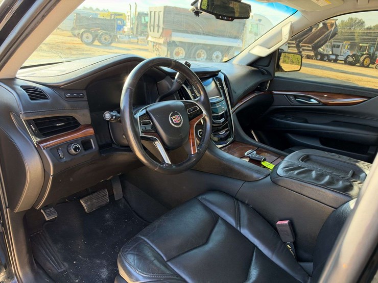 2015-cadillac-escalade-image-11