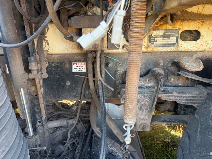 2002-freightliner-fc70-image-31