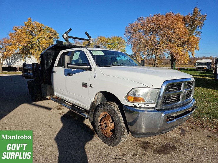 2011-dodge-3500-image-2