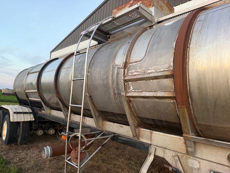 #1735-•-1984-certified-waste-tanker-image-9