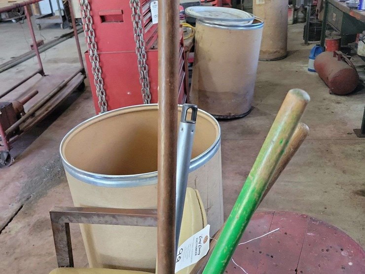 assorted-brooms-and-push-brooms-group-image-4