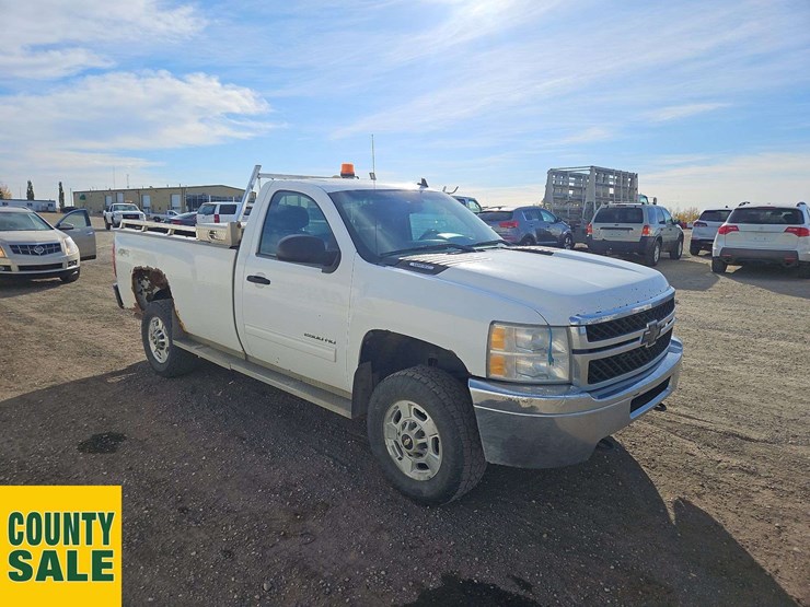 2011-chevrolet-silverado-2500hd-image-2