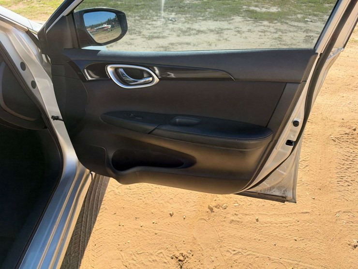 2019-nissan-sentra-4-door-sedan-(127,858-miles)-image-17