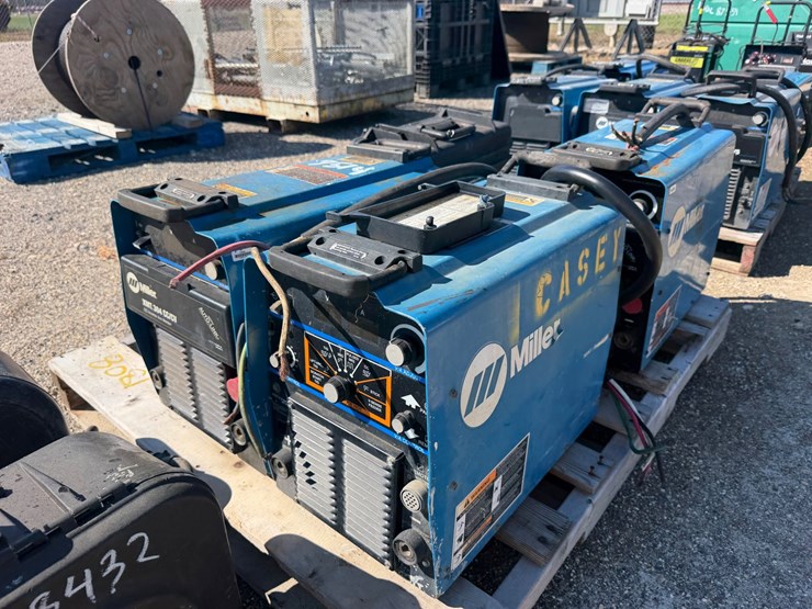 #7514-•-miller-xmt-304-dc-inverter-arc-welder,-miller-suitcase-12rc,-24-volt-wire-feeder-image-1