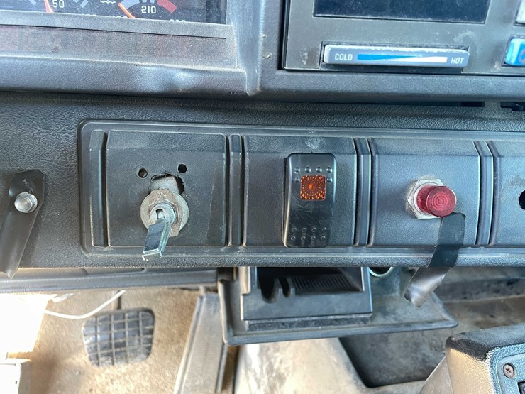 2002-chevrolet-6500-image-20