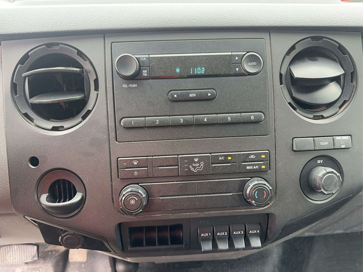 2014-ford-f550-image-26
