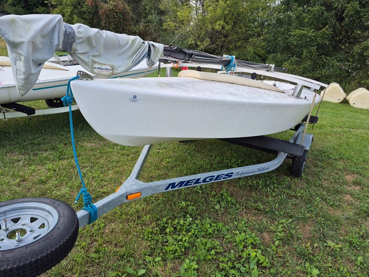 #4007-•-16'-fiberglass-sailboat-image-2