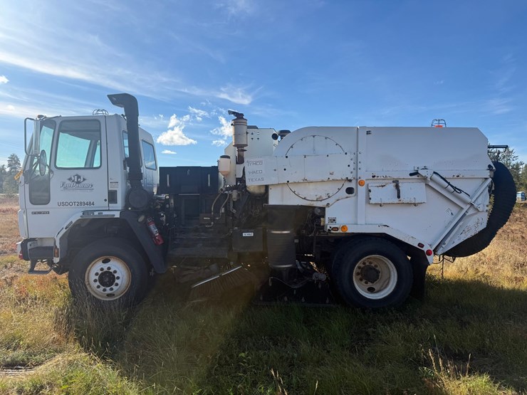 2002-freightliner-fc70-image-2