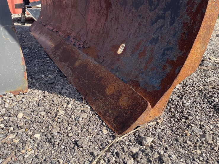 #3169-•-bobcat-universal-mount-hydraulic-angle-plow-image-3