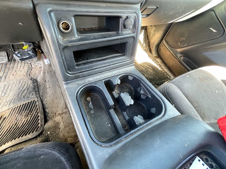 2004-gmc-2500hd-image-57