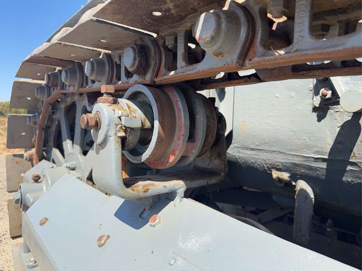 caterpillar-thirty-with-canopy-image-21