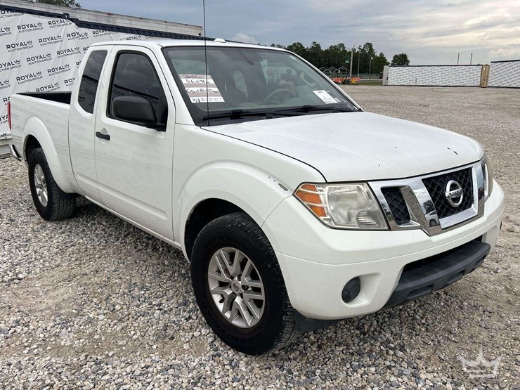 2016-nissan-frontier-image-2