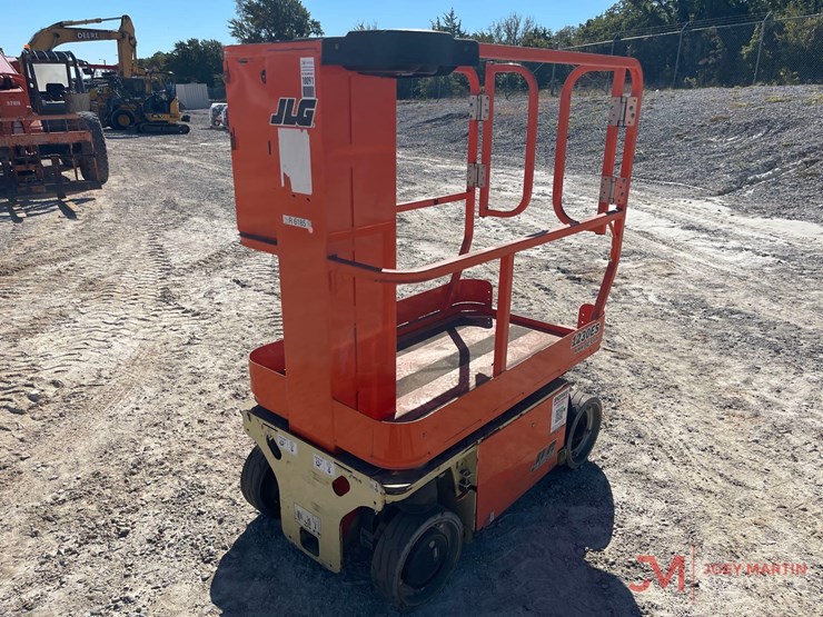 2015-jlg-1230es-image-7