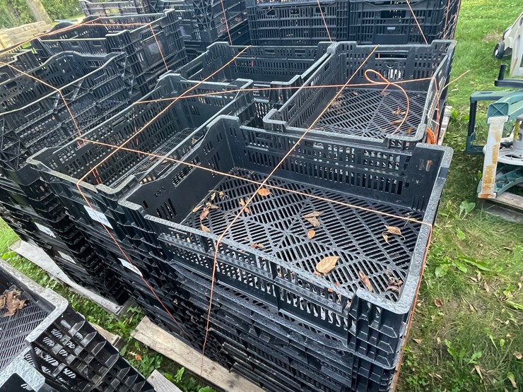 #3222-•-pallet-of-stackable-poly-crates-image-4