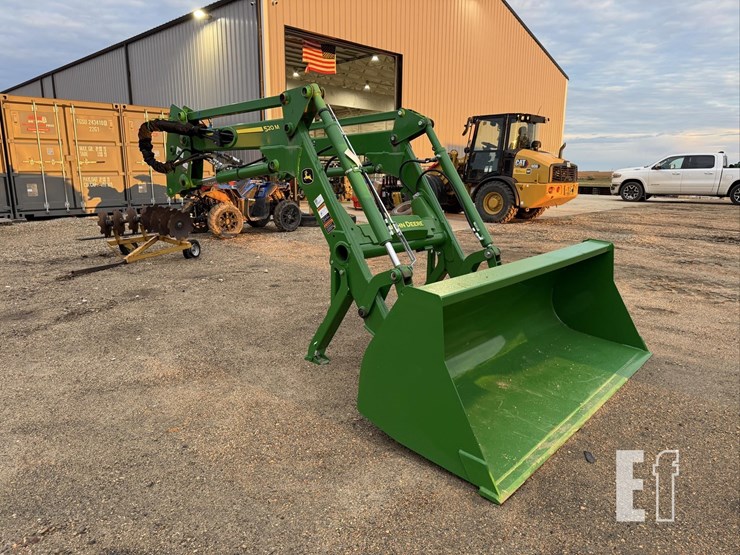2023-john-deere-520m-image-2